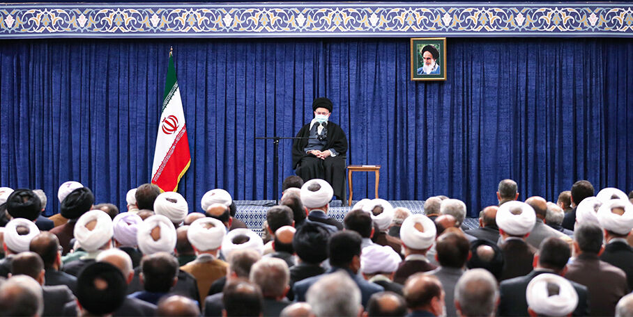 رهبر معظم انقلاب: معیشت مردم مهمترین مسئله کشور است/ شعارهای اقتصادی به معنای بیاعتنایی به مسائل فرهنگی و اجتماعی نیست رهبر معظم انقلاب: معیشت مردم مهمترین مسئله کشور است/ شعارهای اقتصادی به معنای بیاعتنایی به مسائل فرهنگی و اجتماعی نیست