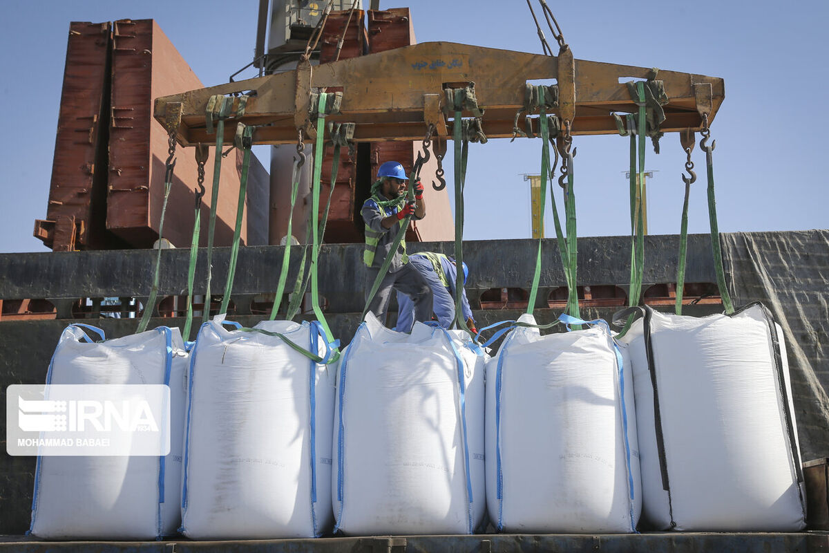 صادرات ۱۴۵ هزار تُن کالا به خارج کشور از طریق گمرک قشم