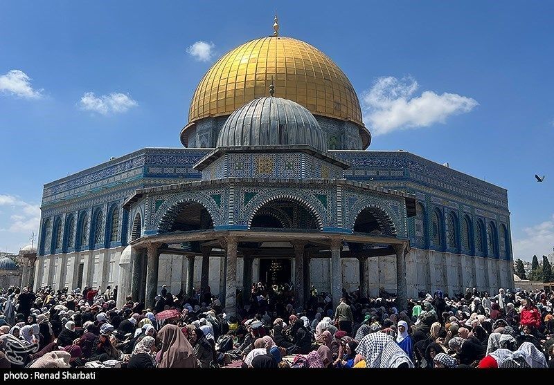 حضور فلسطینیان در مسجدالاقصی همزمان با روز جهانی قدس/عکس