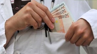 انتقاد رئیس کمیسیون بهداشت مجلس از پزشکان زیرمیزی بگیر