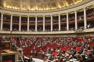 نماینده پارلمان فرانسه: آمریکا مقابل چشمان ما در حال فروپاشی است‌