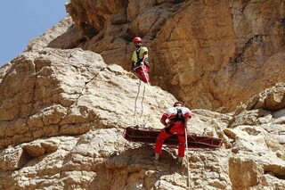 نجات کوهنورد حادثه دیده در ارتفاعات قله «شاه نشین» بروجرد