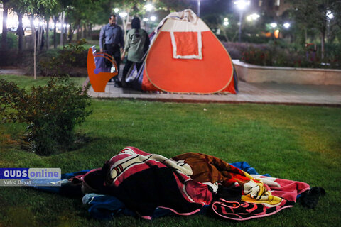 گزارش تصویری Iحضور مردم مشهد در خیابان پس از وقوع زلزله