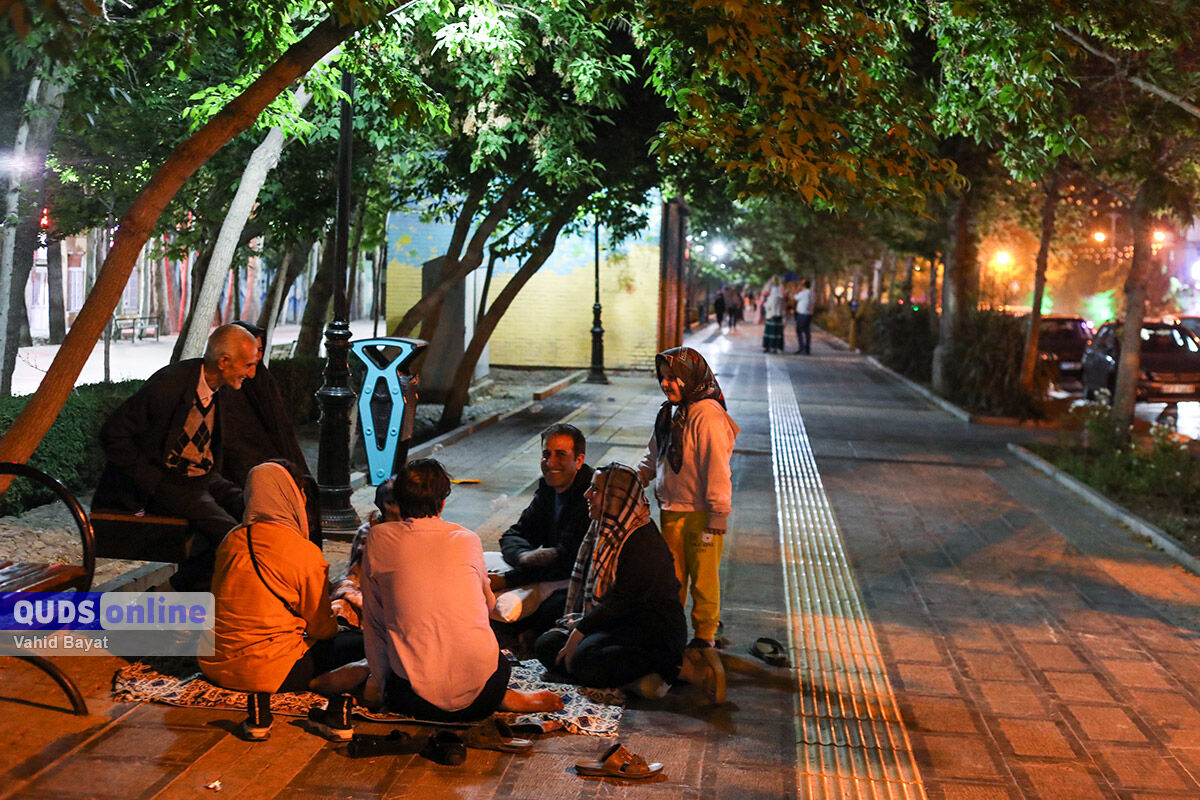 خیابان خوابی مشهدی‌ها پس از زلزله / سوله‌های بحران کجاست؟