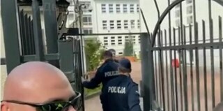 حمله پلیس لهستان به یک مدرسه در سفارت روسیه