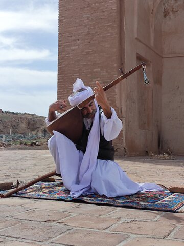 کاش هنرمند تا زنده است دیده بشود /جیب آدم ها که خالی باشد روی موسیقی هم تاثیر می گذارد