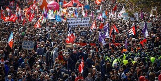 تظاهرات ضد دولتی در سوئیس، فرانسه و ایتالیا؛ پرتاب گاز اشک آور در فرانسه