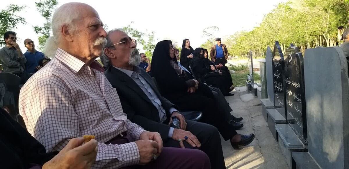 نهمین آیین تک چراغ در مراسم میثاق با هنرمندان در مشهد برگزار شد