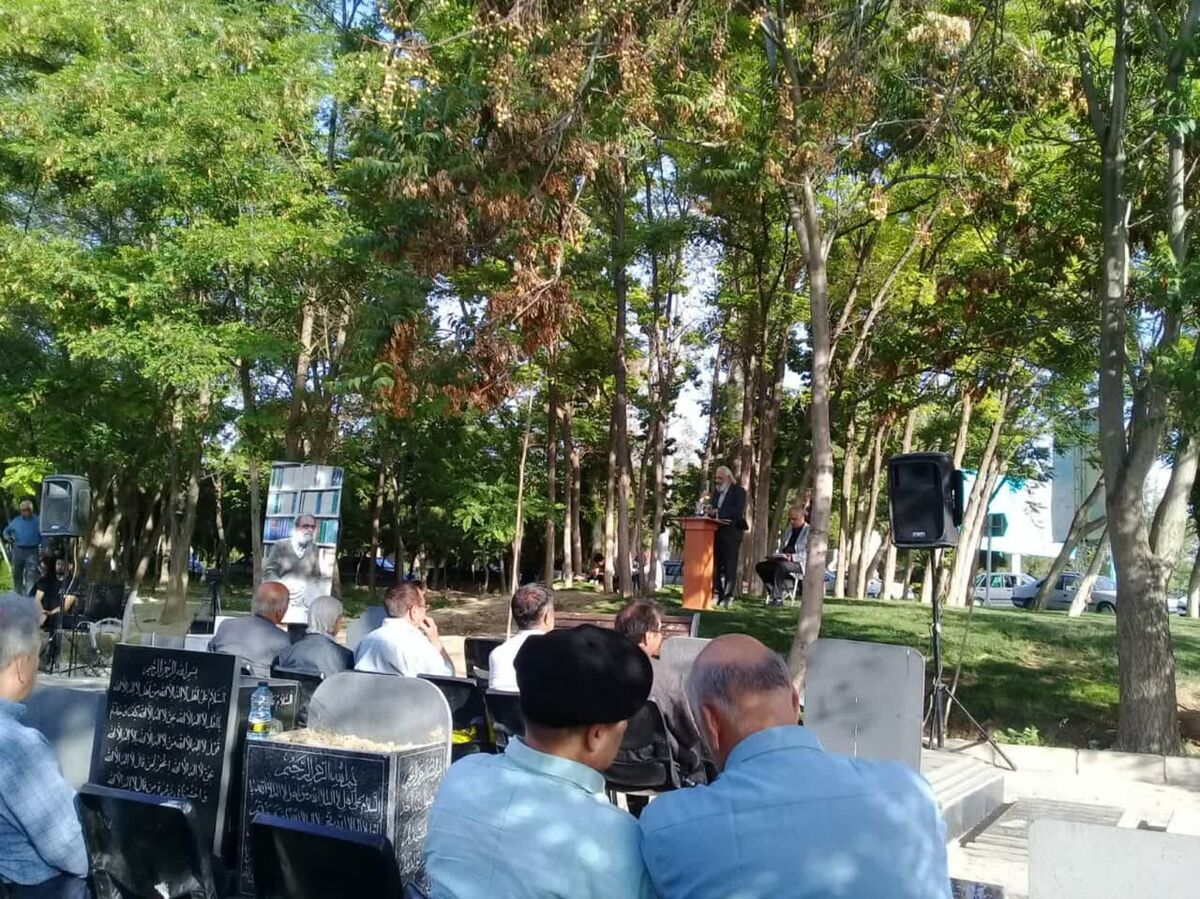 نهمین آیین تک چراغ در مراسم میثاق با هنرمندان در مشهد برگزار شد