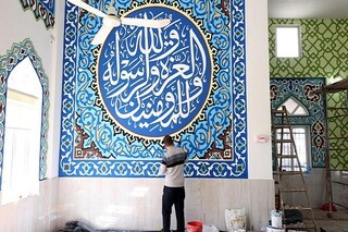 دیوارنویسی قرآن در مساجد توسط خوشنویس فلسطینی