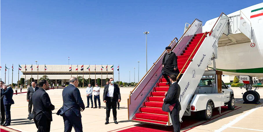 رئیس‌جمهور در صدر هیاتی عالی‌رتبه وارد دمشق شد/ رئیسی: سفر به سوریه در راستای روابط راهبردی دو کشور انجام می‌شود