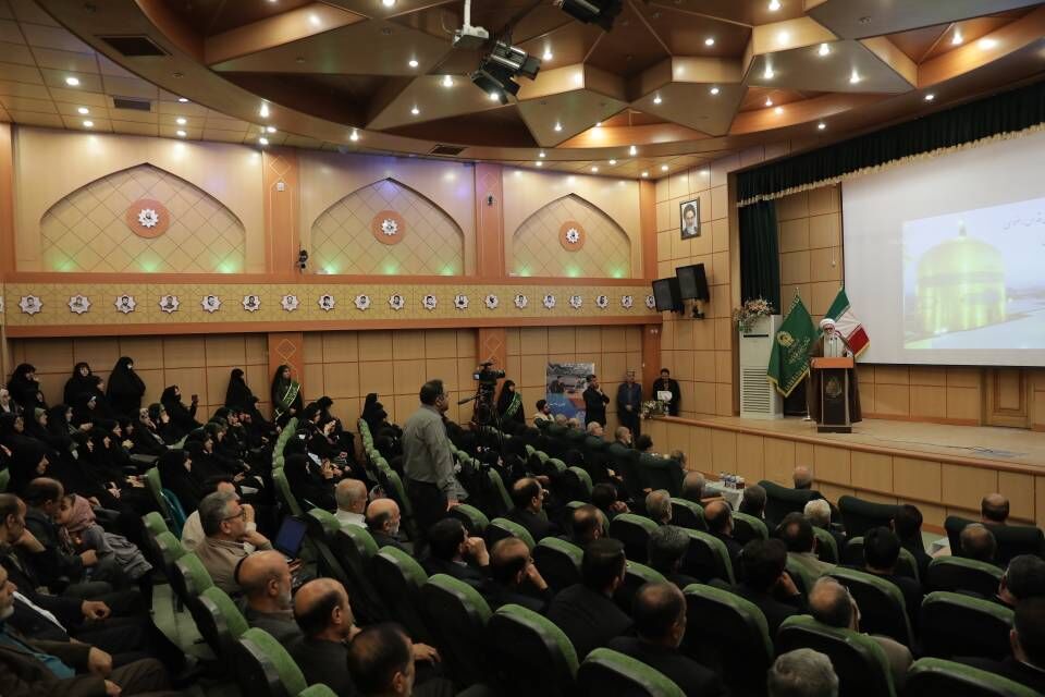 خادمیاران رضوی از ترویج گفتمان دینی و انقلابی و ارتباط گیری با نسل جوان غفلت نکنند
خادمیاران رضوی از ترویج گفتمان دینی و انقلابی و ارتباط گیری با نسل جوان غفلت نکنند