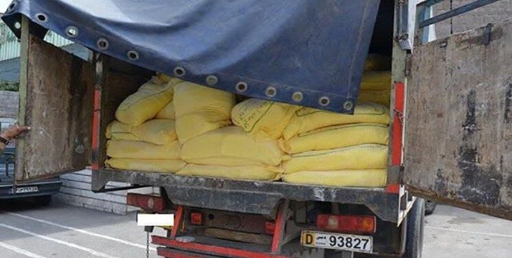 توقیف خودروی حامل ۸ تن آرد خارج از شبکه در استان قزوین