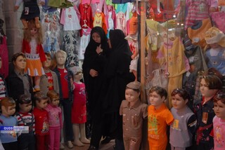 برخی از واحدهای صنفی مشهد در طرح «عید تا عید» کالاهای خود را با تخفیف می‌فروشند