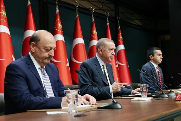 اردوغان حقوق کارمندان دولت را ۴۵درصد افزایش داد