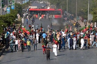 حمله هواداران خشمگین «عمران‌ خان» به مراکز نظامی و دولتی پاکستان