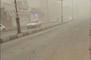 رانندگان جاده سرخس - مشهد باز هم درگیر توفان و گرد و خاک شدند