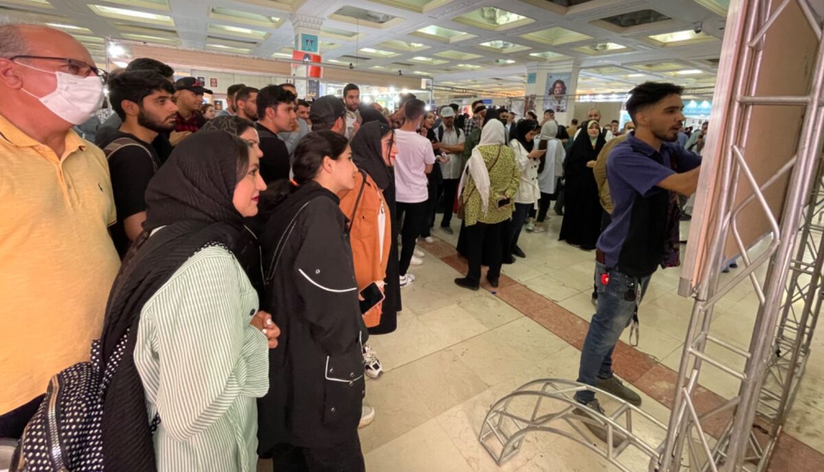 آنچه در دومین روز نمایشگاه کتاب گذشت/ جای حاج قاسم اینجا خالی نیست!