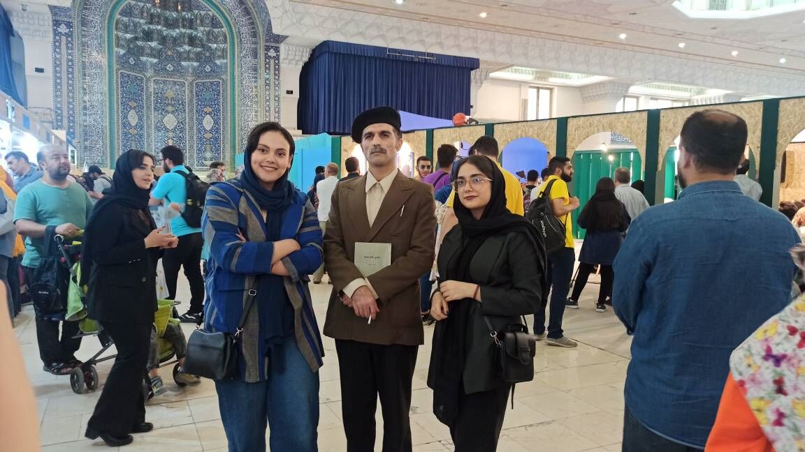 آنچه در دومین روز نمایشگاه کتاب گذشت/ جای حاج قاسم اینجا خالی نیست!