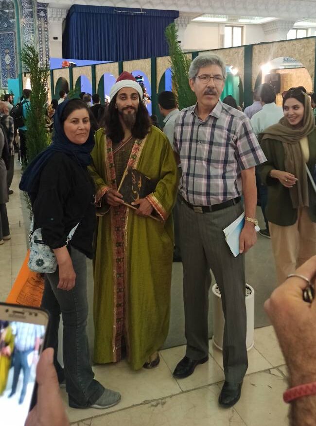 آنچه در دومین روز نمایشگاه کتاب گذشت/ جای حاج قاسم اینجا خالی نیست!