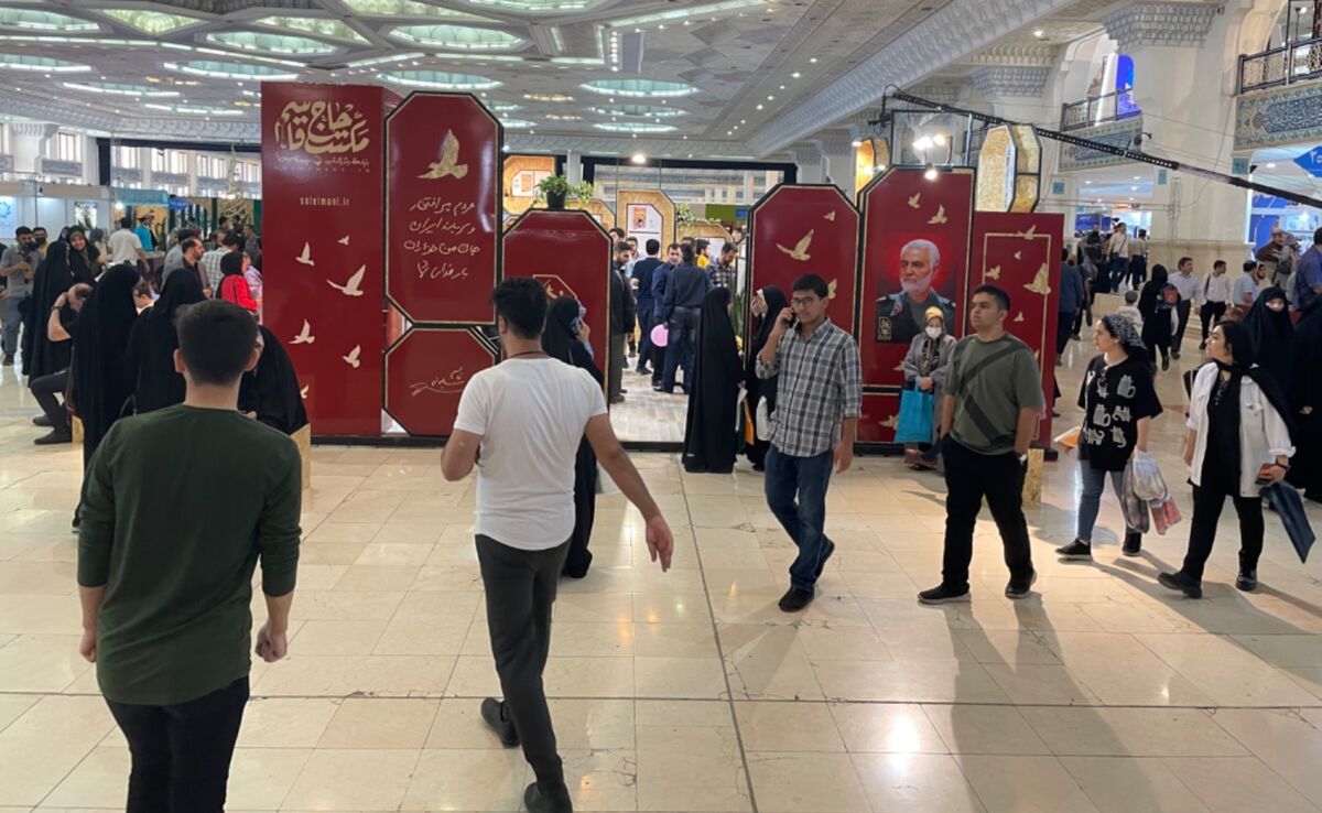 آنچه در دومین روز نمایشگاه کتاب گذشت/ جای حاج قاسم اینجا خالی نیست!