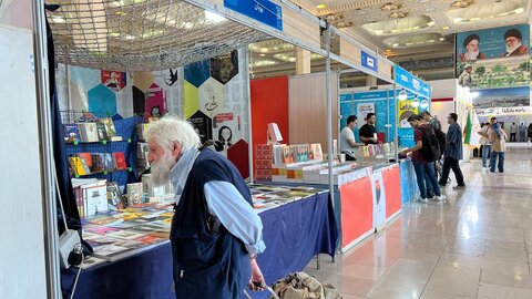 گزارش قدس از سی و چهارمین نمایشگاه کتاب تهران / کتاب تحریم شدنی نیست