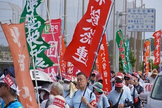 تجمع اعتراضی ژاپنی‌ها علیه حضور نظامی آمریکا در جزیره اوکیناوا