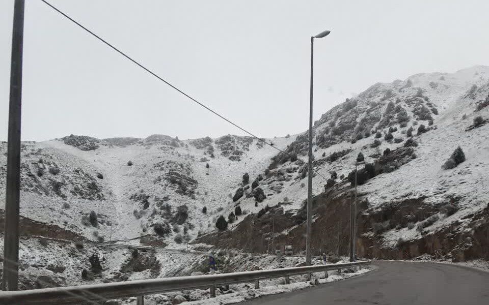 سپید پوش شدن گردنه تیوان در محور درگز قوچان 