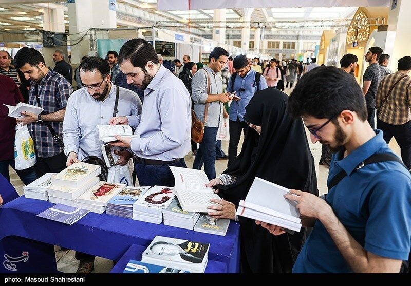 معرفی ۱۰۰ عنوان پرفروش در نمایشگاه کتاب تهران