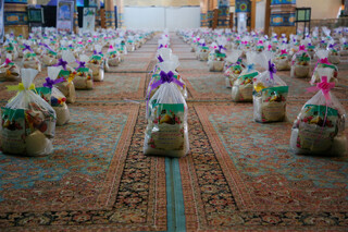  آغاز رزمایش کرامت با اهدای ۱۵۰۰ سبد کالا در مسجد جمکران