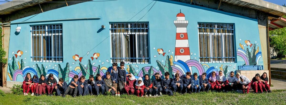 گفتم خودم آرزوی بچه‌ها را برآورده می‌کنم/ درباره علی خوش‌جام مدیر گروه نقاشان دیوار مهربانی و کار دلچسب آن‌ها