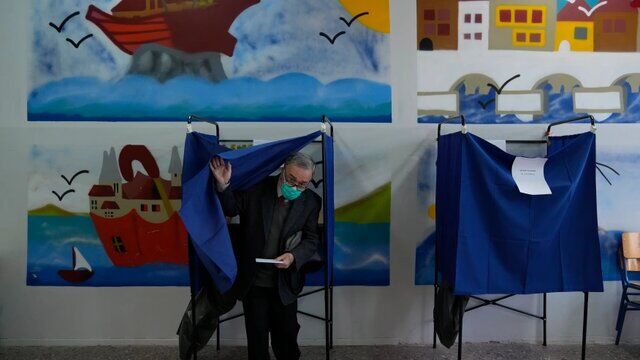 یونانی‌ها برای انتخاب پارلمان جدید پای صندوق‌های رای رفتند
