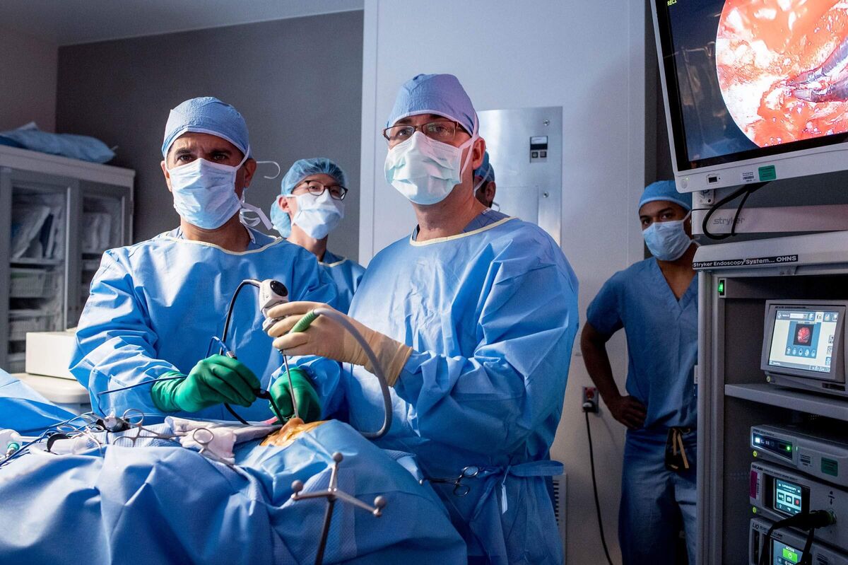 برای نخستین بار انجام می شود؛ پخش زنده جراحی‌های مهم کشور از تلویزیون