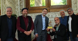 اهداء تندیس شهید «دریاقلی سورانی» به موزه سینما