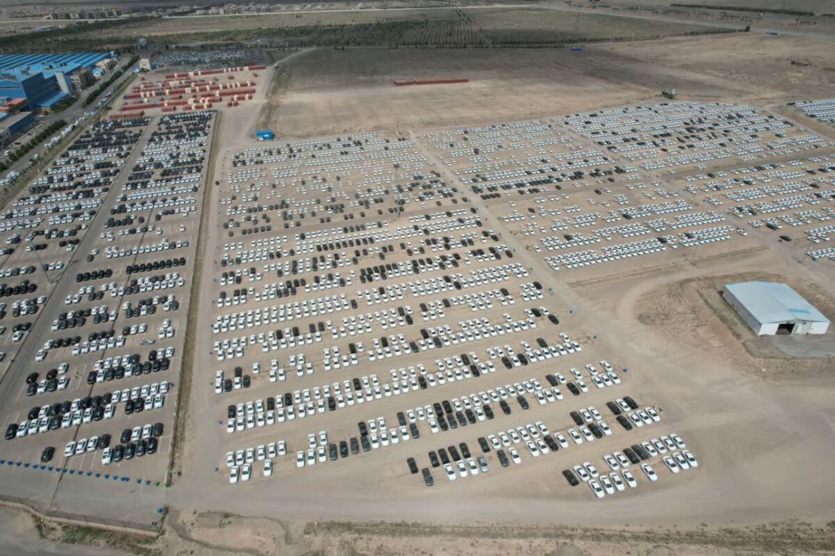 دپوی محصولات یکی از خودروسازان بزرگ به بهانه نبود قطعه/ خودروهای پارس و هایما در بینالود انبار شد