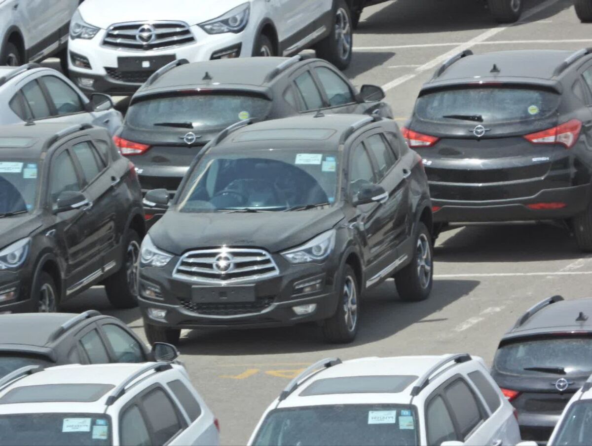 دپوی محصولات یکی از خودروسازان بزرگ به بهانه نبود قطعه/ خودروهای پارس و هایما در بینالود انبار شد