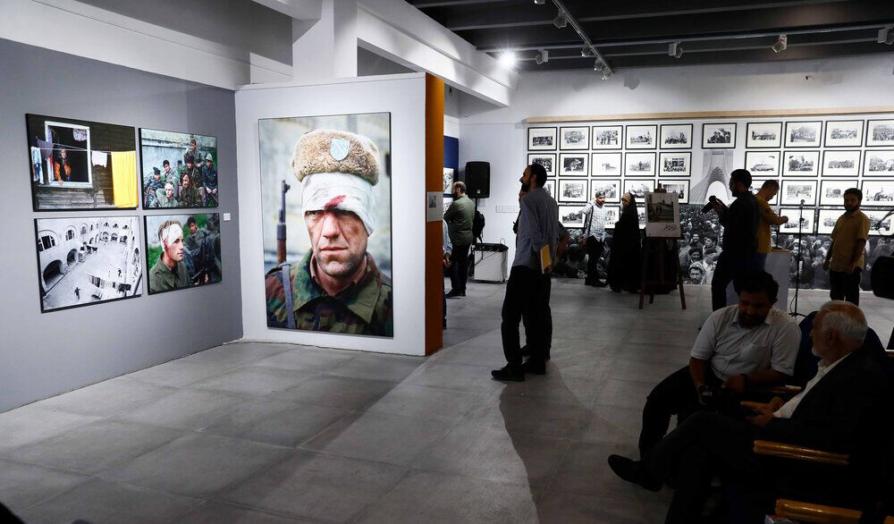 گفت‌وگو با مدیر خانه عکاسان ایران به بهانه برپایی نمایشگاه عکس «آن پنج نفر» / ۱۰۰ عکس دیده نشده از دوران انقلاب