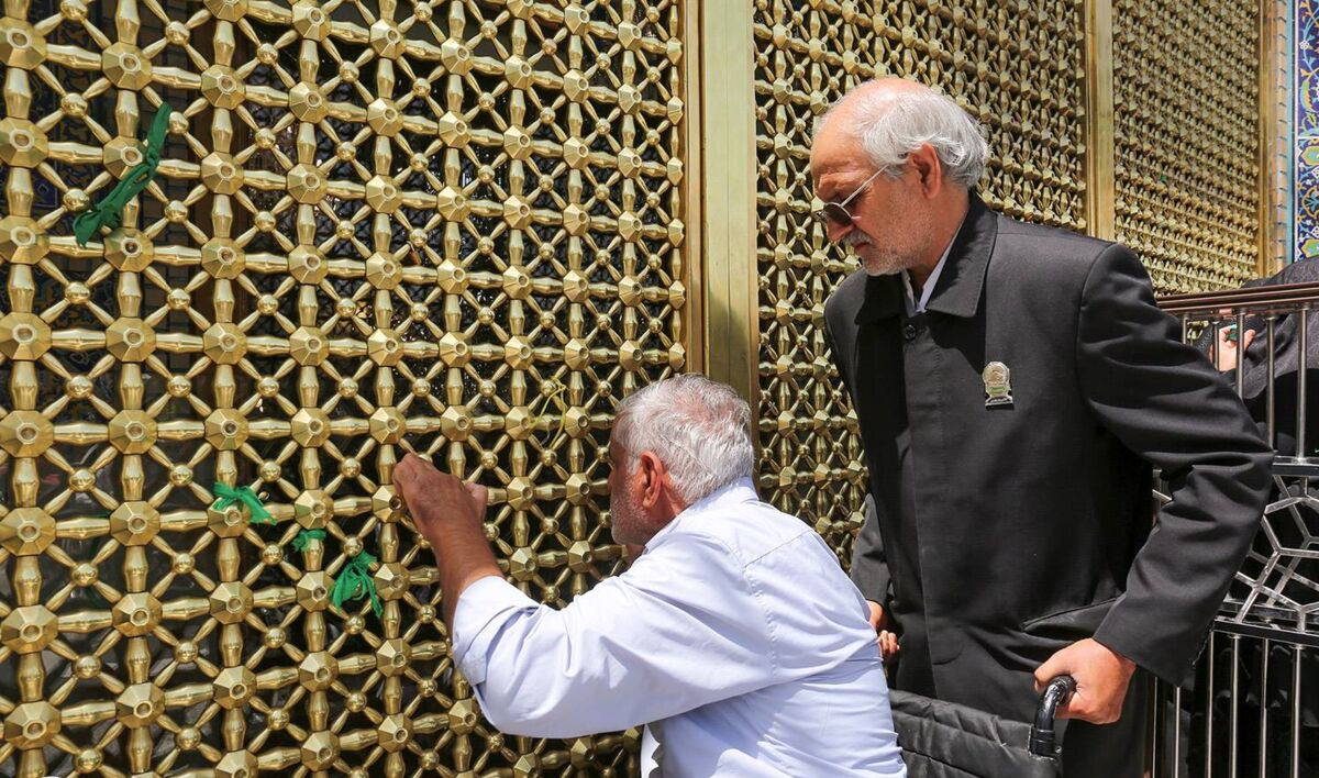 اینجا پناهگاه بیماران و درماندگان است/ روایتی از تشرف بیماران صعبالعلاج به حرم امام رضا (ع)