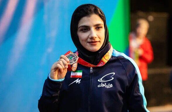 مدال دختر قهرمان مازنی تقدیم شهید تهرانی مقدم شد/ بابایی: ارادت خاصی به شهدا دارم!