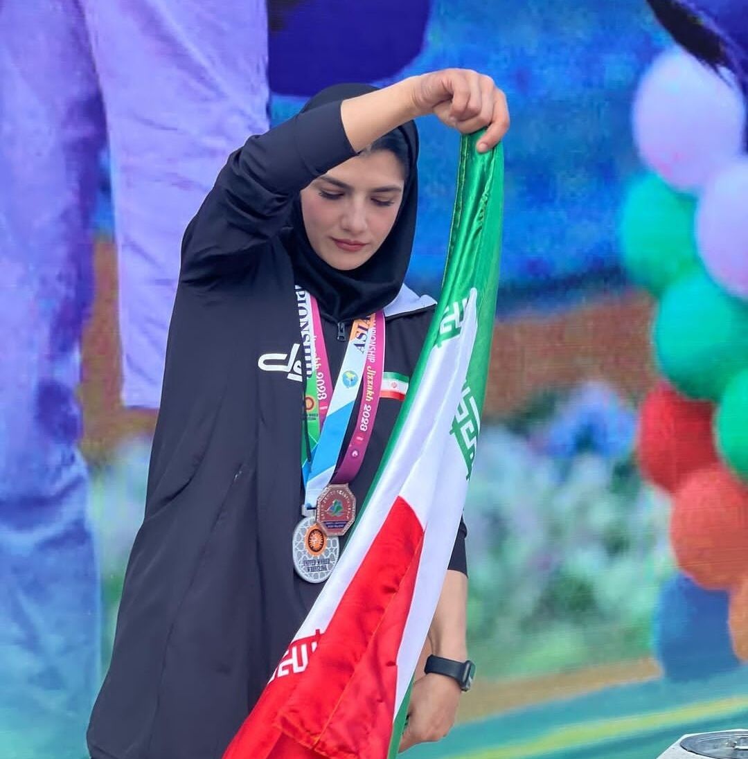 مدال دختر قهرمان مازنی تقدیم شهید تهرانی مقدم شد/ بابایی: ارادت خاصی به شهدا دارم!