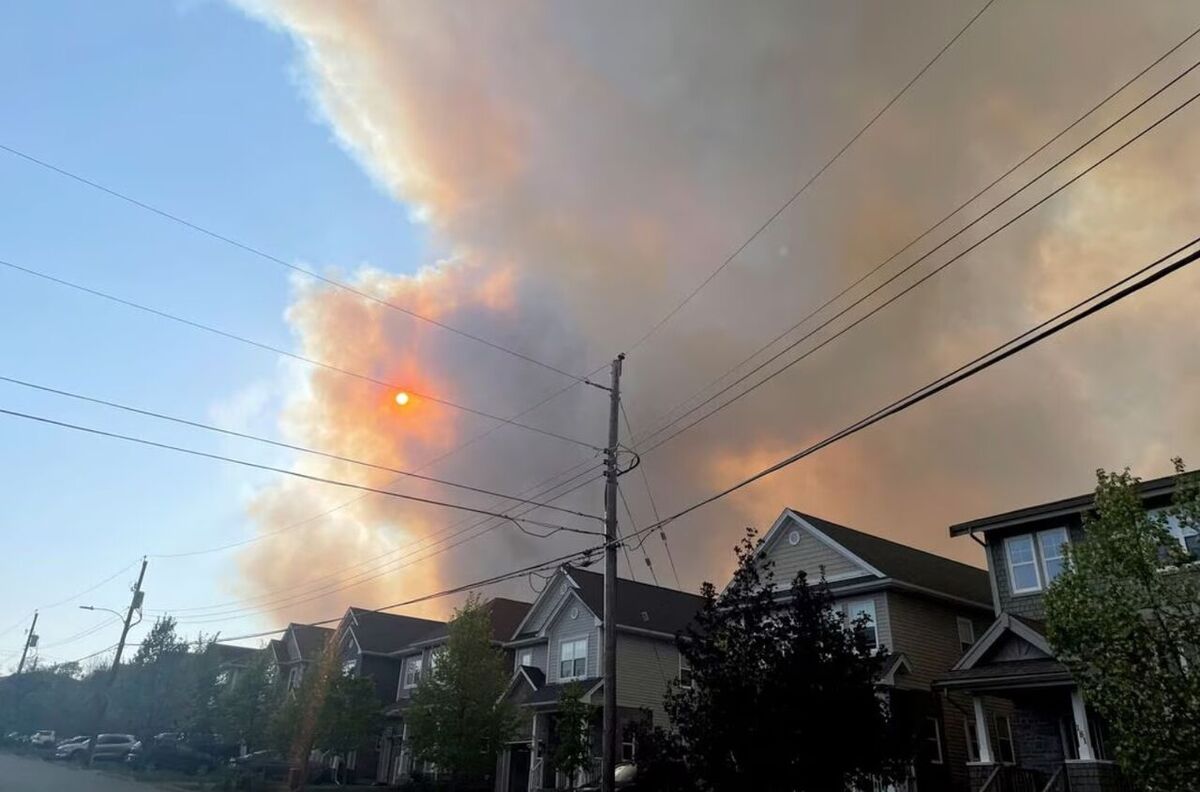 تخلیه هزاران خانه در پی ادامه آتش‌سوزی در هالیفاکس کانادا 
