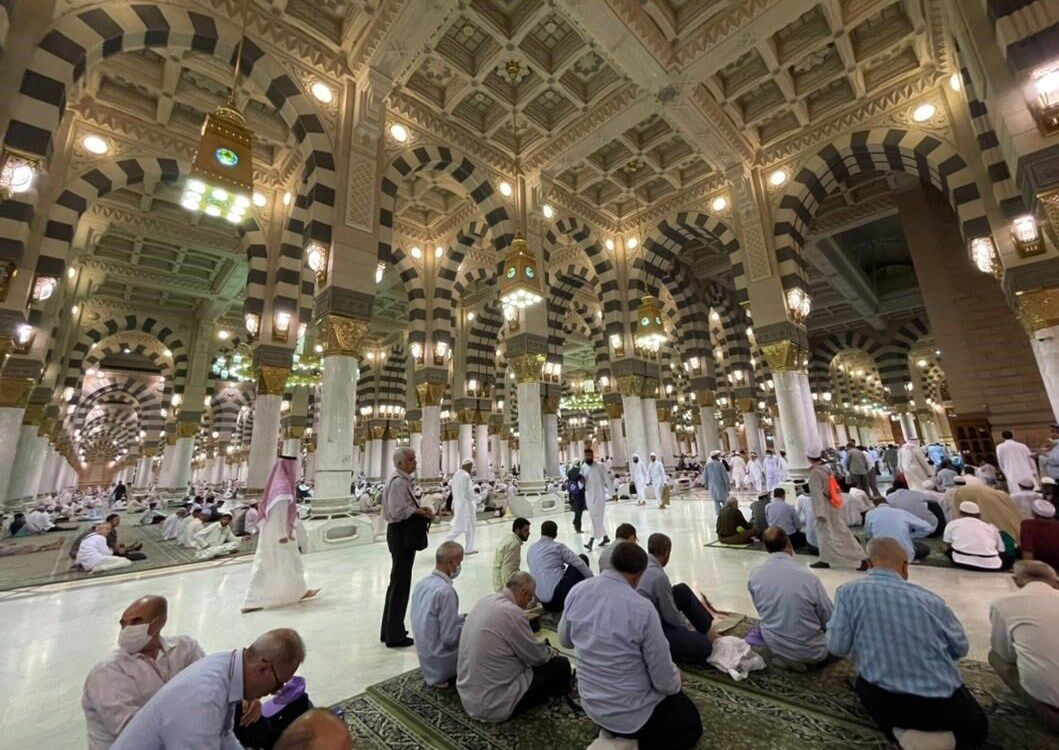 فضیلت اقامه نماز در مسجدالحرام و مسجدالنبی