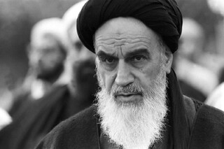 کارشناس آمریکایی: نهضت امام خمینی دهه هاست پرچم دار مبارزه با امپریالیسم آمریکایی است