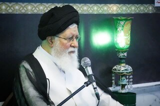 تحریف شخصیت امام خمینی(ره) به جدایی نسل آینده از انقلاب اسلامی منجر می شود