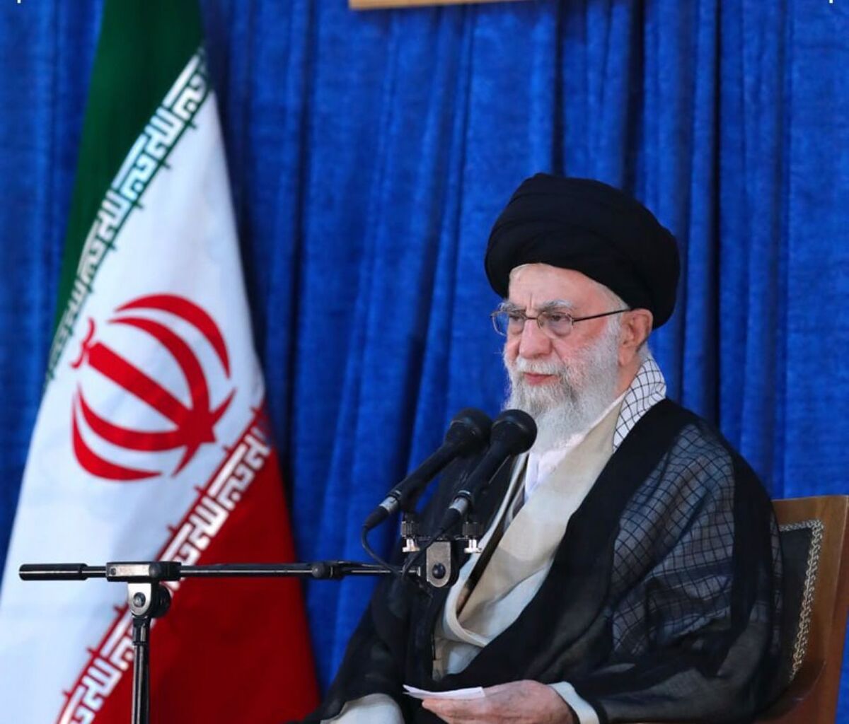 رهبر انقلاب: نسلهای جدید به آشنایی بیشتر با امام بزرگوار نیازمندند/امام را نمیشود تحریف کرد