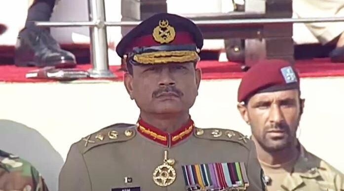 عمران خان: با دادگاه نظامی مرا زندانی میکنند