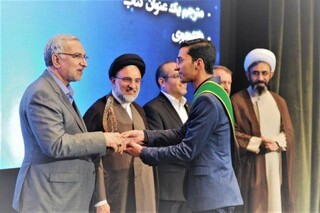 اهدای جایزۀ نوبل ایرانی به دانشجوی دانشگاه علوم پزشکی تربت حیدریه
