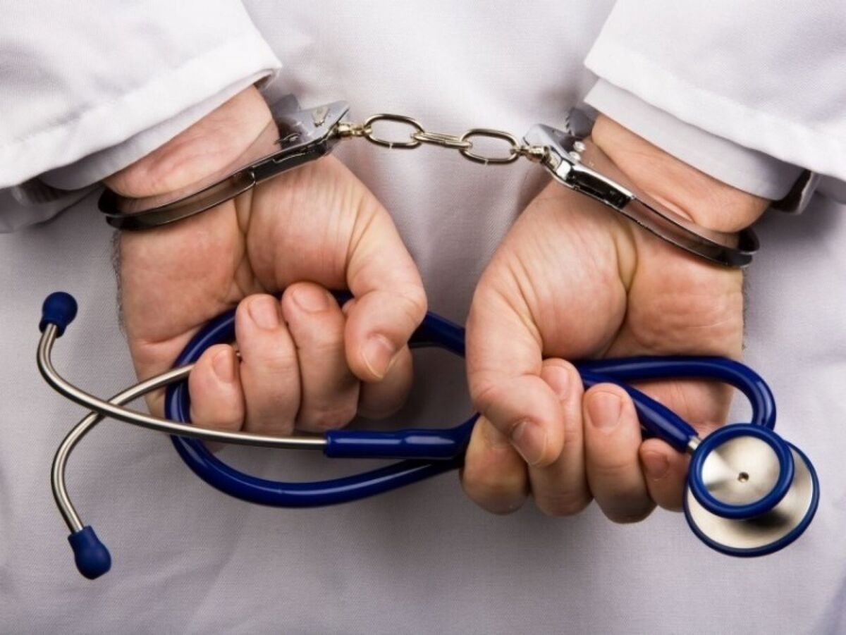 رئیس پزشکی قانونی کشور:  ۵۷۱۲ پزشک به دلیل قصور پزشکی محکوم شدند