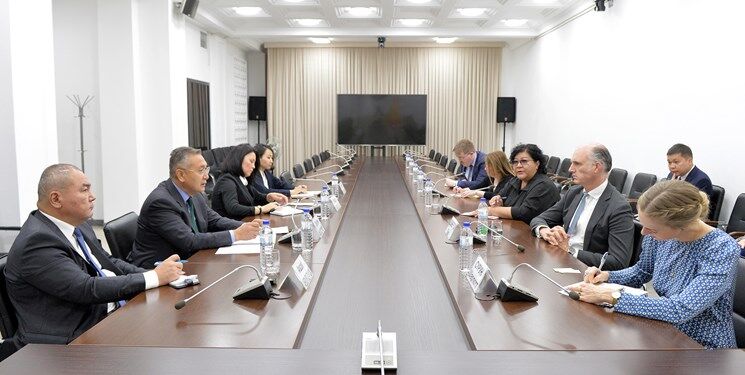 دیدار مقامات قرقیزستان با معاون وزیر امور خارجه انگلستان