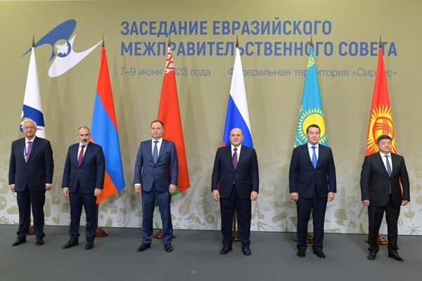 دیدار نخست‌وزیران قرقیزستان و روسیه در سوچی